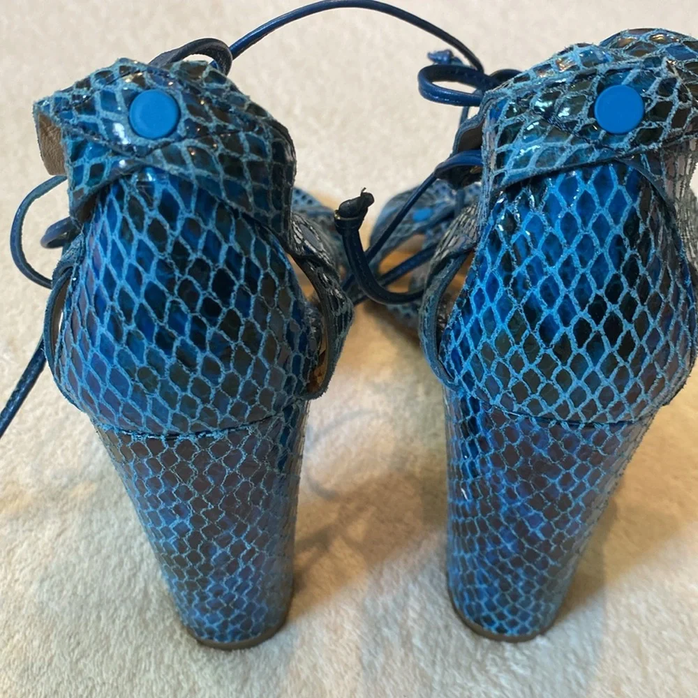 Banana Republic faux blue black snakeskin high heel lace up gladiator sandals 7M
